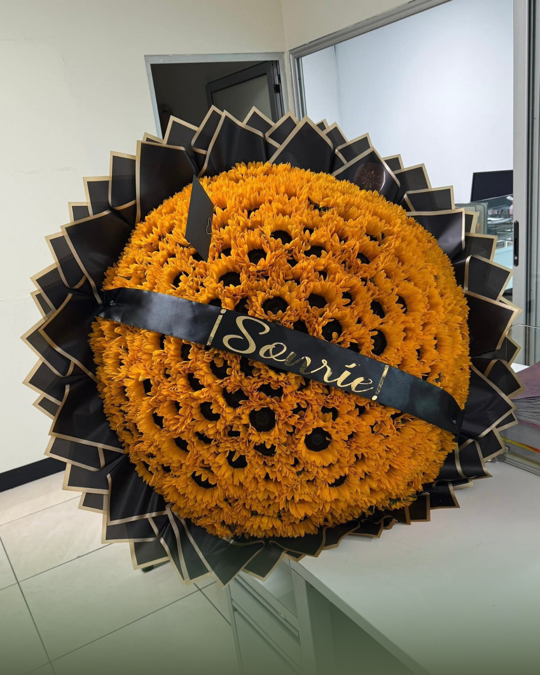 Ramo de 100 girasoles de Regalo en compras de $20000