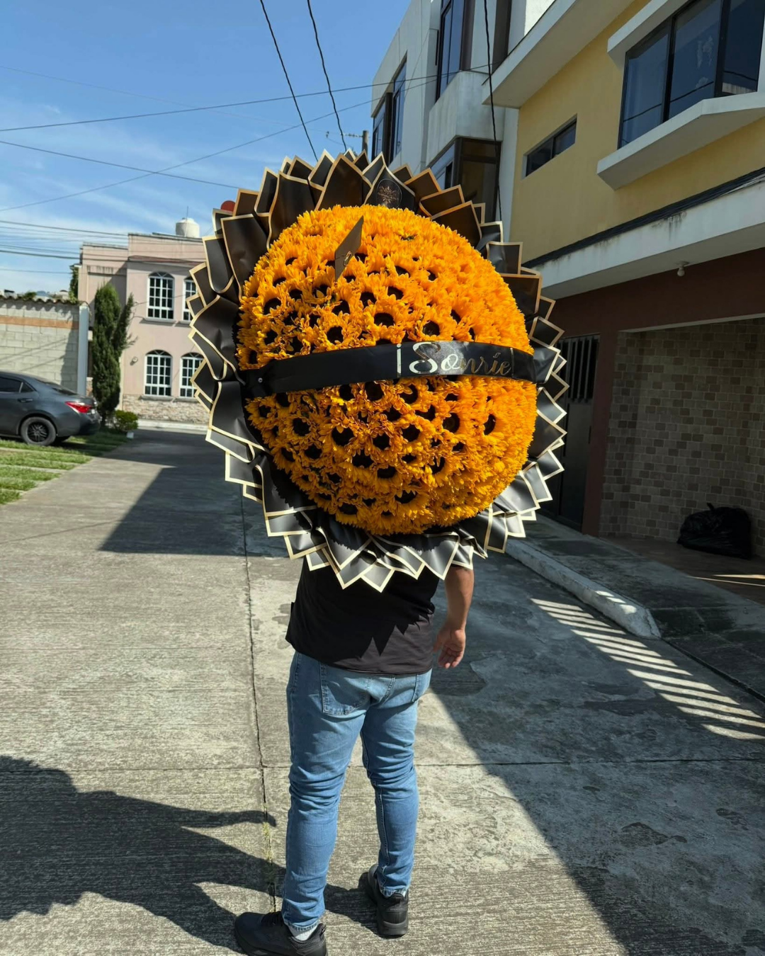 Ramo de 100 girasoles de Regalo en compras de $20000