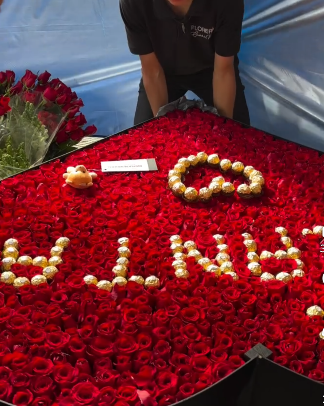 Corzaon de 2000 rosas en base